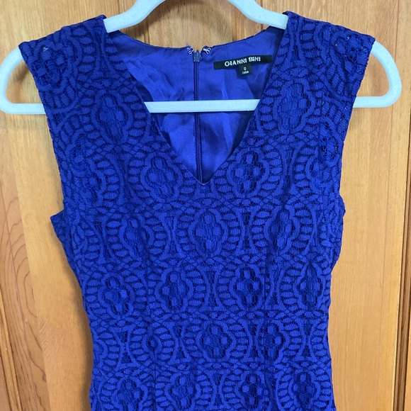 Royal blue lace fitted cocktail dress. - Picture 3 of 4